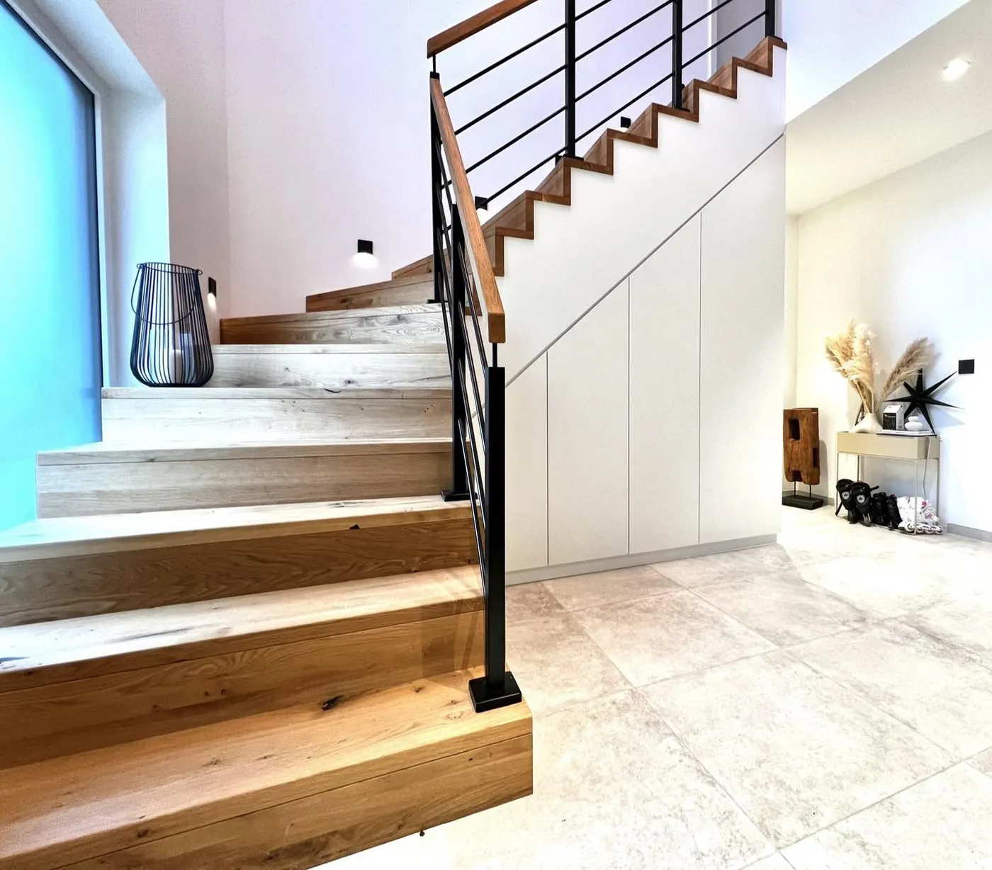 Einbauschrank unter der Treppe – Schreinerei Schreistetter